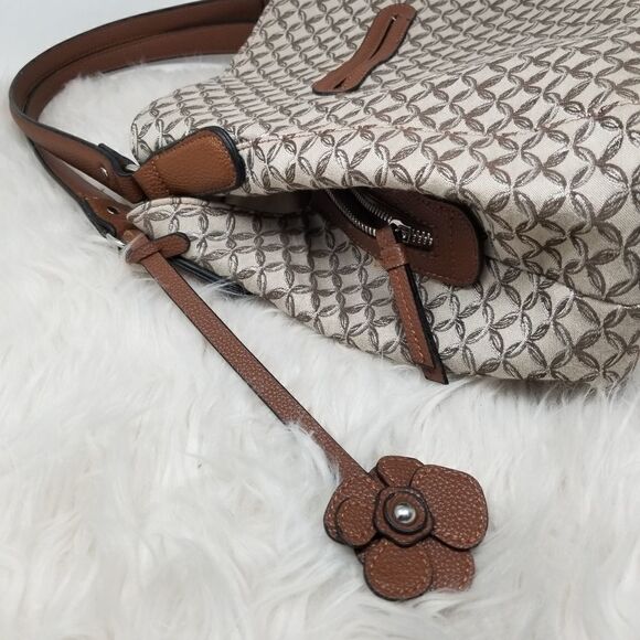 Dana Buchman Large Shoulder Bag. - Picture 14 of 15